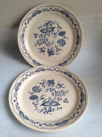 2X CORELLE Corning BLUE FLORAL Blue Onion Design Dinner  Plates