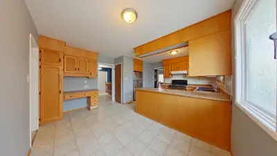 3 Bed / 2.5 Bungalow on South Side with Double Garage