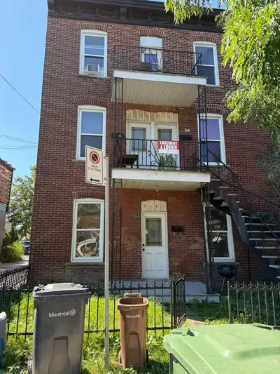 514 rue de Cadillac, Mercier, Montreal (H1N 2T1) Spacious 3-bedroom main-floor unit in a brick tripl...