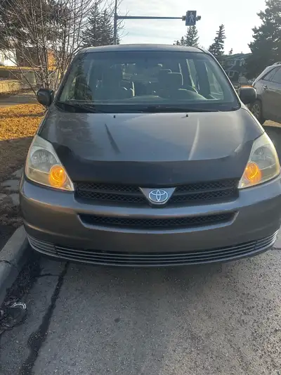 2005 Toyota Sienna – Very Clean & Reliable Very clean 2005 Toyota Sienna that runs and drives awesom...