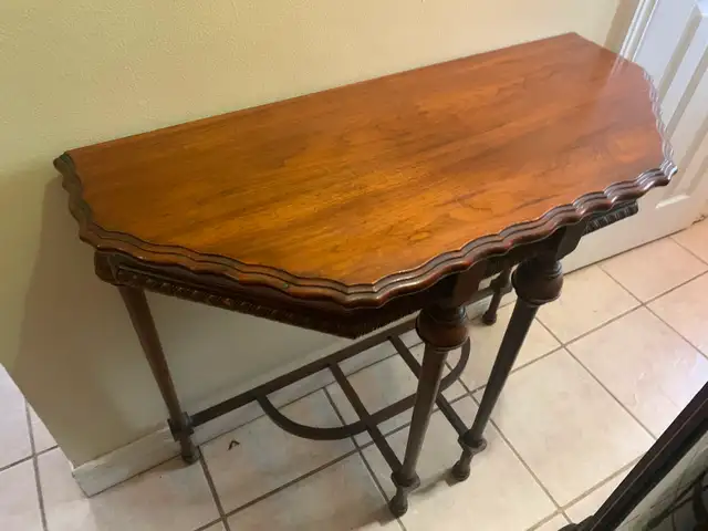 Antique walnut hall table in Other Tables in Kitchener / Waterloo - Image 2