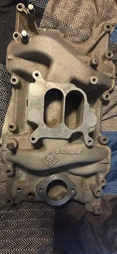 Mopar M1 small block intake This intake is for a magnum motor if you want to use a carburetor or if...