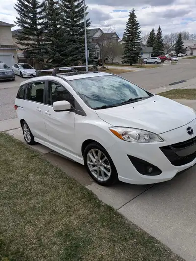 Mazda 5 van Gt. 6 speed manual loaded, leather, sunroof, 6 seats, bike hitch, roof racks, heated fro...
