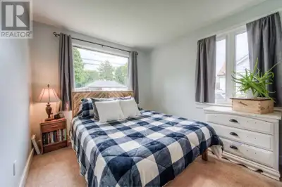 Spacious room with 2 piece in suite bathroom. Looking for a clean, quiet, FEMALE roommate. Ample par...