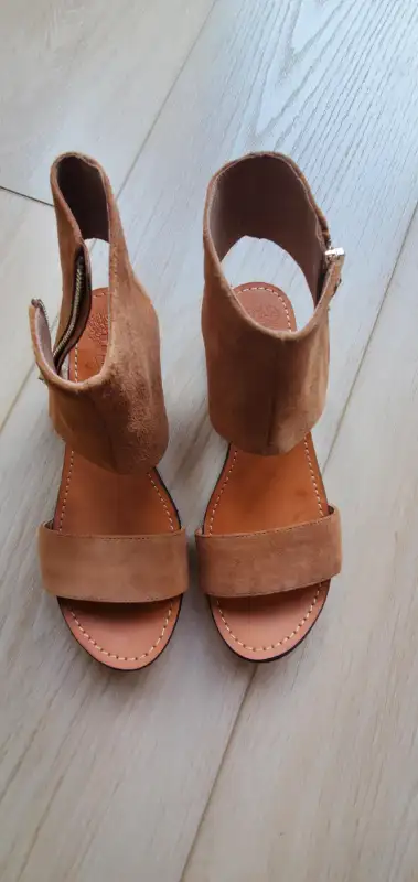 VINCE CAMUTO  -  Light Brown Leather Sandal63235092747395123