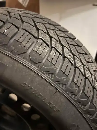 Winter tires Michelin X-ICE 235/65/R17 with 5 bolt pattern rims. Used for 3 winters on 2019 HONDA CR...