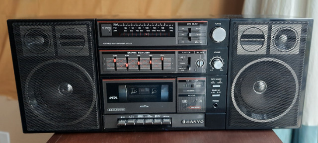 Sanyo Blaster type portable radio. Professionally refurbished in Stereo Systems & Home Theatre in City of Toronto