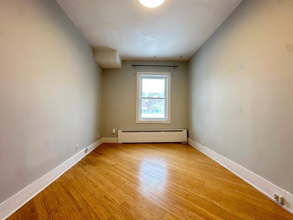 1600 sq ft 3 Bedroom 2 Bathroom Apartment for Rent in Rosemont — photo 2