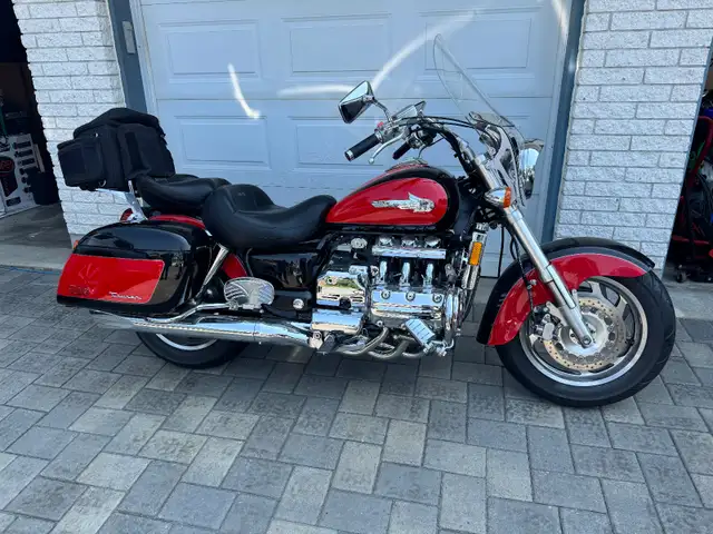 Honda Valkyrie motorcycle 1532cc F6 flat 6 cyl 6 carb 1st gen in Street, Cruisers & Choppers in Sudbury - Image 3