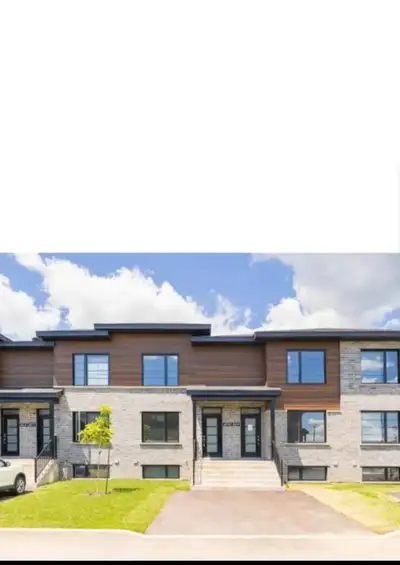 A beautiful, bright and brand new townhouse situated in the heart of Beauharnois that is in a family...
