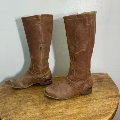Ugg cowboy style leather boots -bon état, good condition, View more