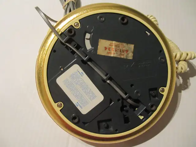 Northern Telecom Pancake Flying Saucer Rotary Phone 1960-70sRare in Arts & Collectibles in Mississauga / Peel Region - Image 8