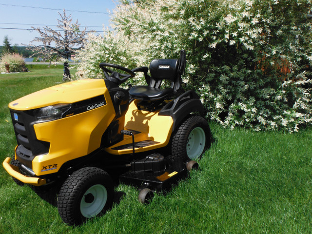 Gros tracteur jardin gazon Cub Cadet  XT2-G54,moteur 24 HP-54 po dans Tondeuses et souffleuses  à Thetford Mines - Image 4