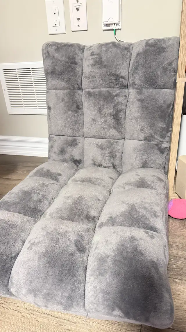 Floor Chair in Chairs & Recliners in Markham / York Region - Image 2
