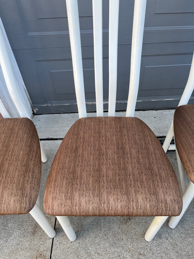 Set 8 dining room chairs  in Chairs & Recliners in St. Catharines - Image 3