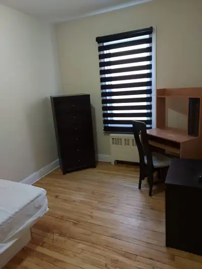 Belle chambre dans un immeuble très tranquille, cuisine et salle de bain commune, meublé chauffé écl...