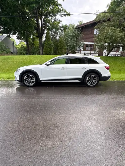 Cette Audi A4 allroad 2020 est une familiale polyvalente équipée de la légendaire traction intégrale...