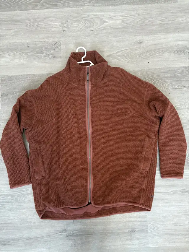 Lululemon zip-up size 14 in Women's - Tops & Outerwear in Winnipeg - Image 2