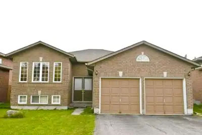 Spacious 5 Bedrooms, 3 Full Bathrooms Family Home. Walking distance to Park & bus stop. Close To The...