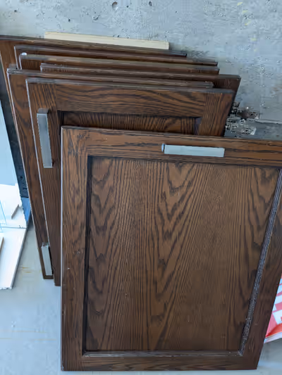 Kitchen cabinet doors various dimensions, include all hardware. Oak. # of doors Height Width 1 28 1/...