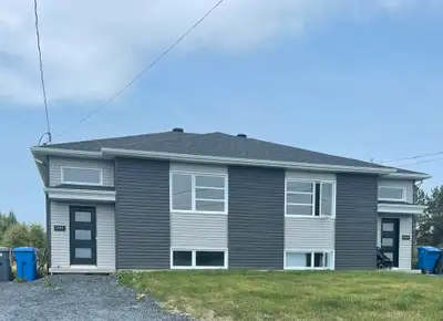 Jumeler Neuf Saint -Prosper 961 17e avenue Disponible 1e Juillet 2025 1300$/mois * Posibilité de loc...