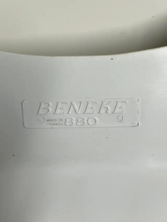 Beneke 880 toilet seat in Bathwares in Winnipeg - Image 4