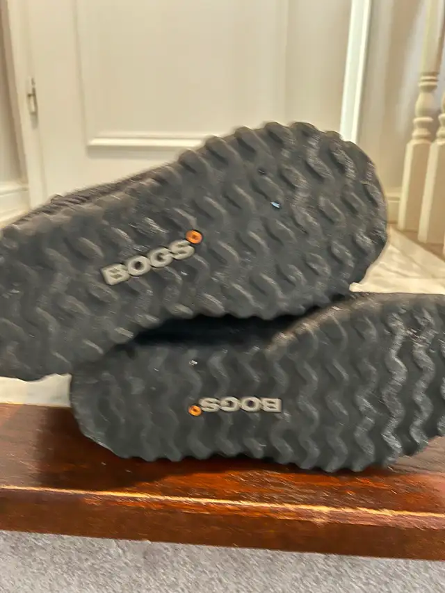 BOGS girls winter boots sz 6-7, waterproof great insulation in Kids & Youth in City of Toronto - Image 6