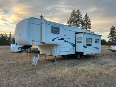 Older Fifth Wheel, excellent maintained . Propane fridge, stove, microwave in great working order. L...