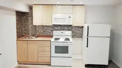 Specious bright bachelor unit in North York