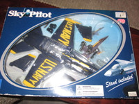 NEW RAY SKYPILOT COLLECTION US NAVY F-18 BLUE ANGEL WITH STAND