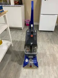 Used Hoover vacumm deluxue with solution. - MAKE OFFER