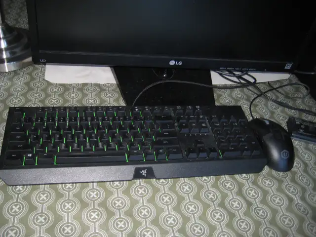 FS: MacBook pro 2012 13, a one-piece 24 inch desktop PC, etc. in Laptops in Ottawa - Image 7