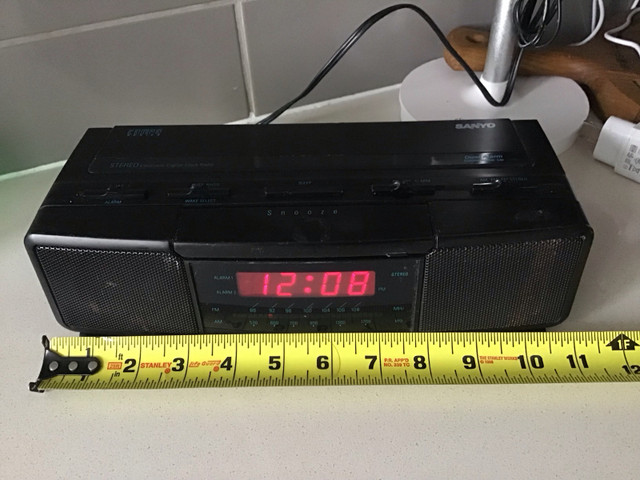 Vintage 1980s Sanyo Stereo Electronic Digital Clock Radio-Alarm in General Electronics in Hamilton - Image 3