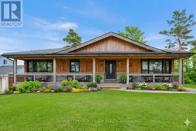 Room available in a beautiful, well-maintained home in Stittsville. ✅ Utilities included ✅ Close to...