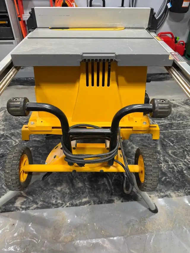 DEWALT 10” table saw with rolling stand in Power Tools in St. Catharines - Image 6