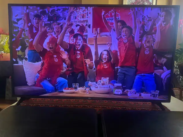 LG 55UJ6300 Smart 4K UHD LED TV in TVs in City of Toronto - Image 4