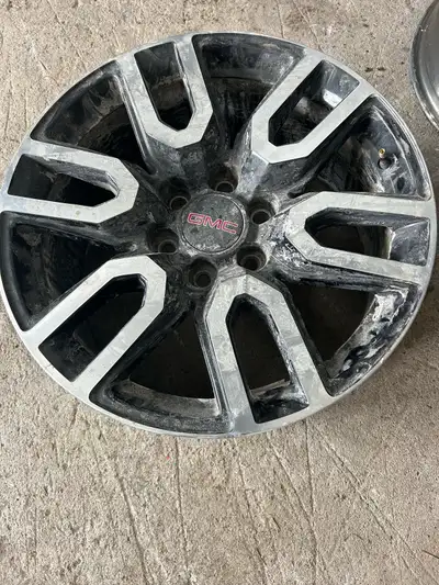 3 Rims available off a 2025 AT4 . Damaged one rim and went a different route from the factory rims b...