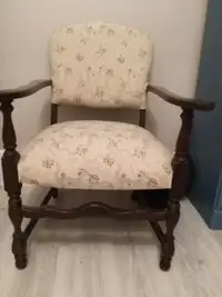 VINTAGE Queen  Anne accent chair