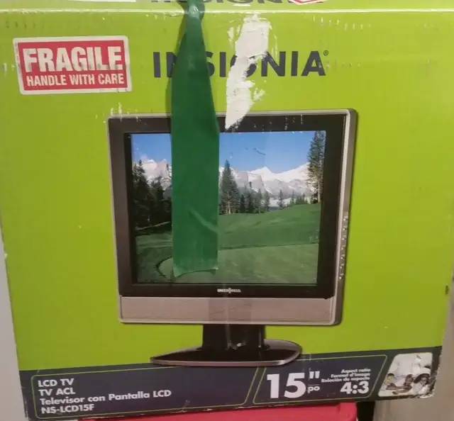 TV for RV / Boat / Kitchen, Dual power - $40 in TVs in City of Toronto - Image 2
