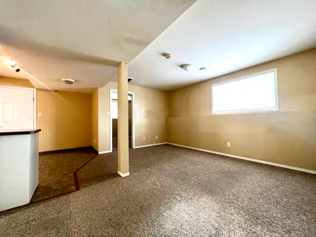 East Side! 2 Bedroom Basement Suite in Prime Location!!! $140063793658252289122