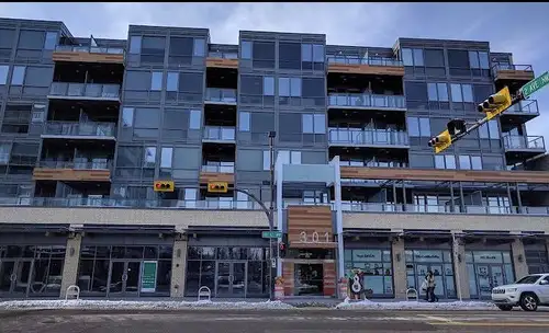 Beautiful 1 Bedroom + Den, 1 Bath Condo In The Heart of Kensington Prime Location: This beautiful mo...