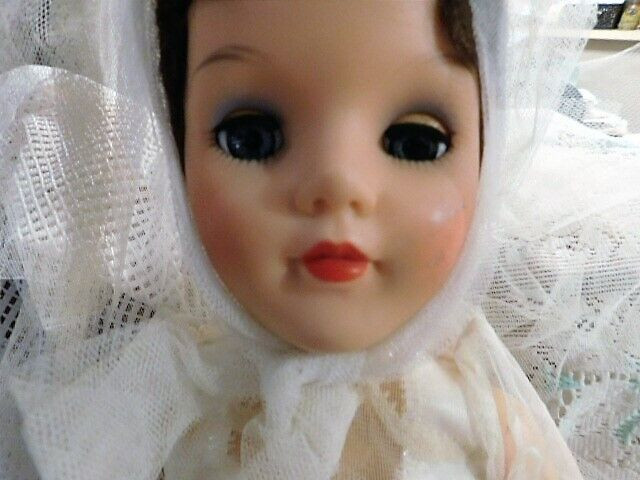 29" ALL ORIGINAL EEGEE SAUCY WALKER VINTAGE BRIDE DOLL, SHOES in Hobbies & Crafts in Lethbridge - Image 2