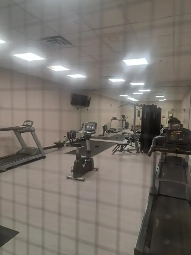 PRIVATE ROOM IN LUXURY CONDO FREE SWIMMING POOL GYM INTERNET in Short Term Rentals in City of Toronto - Image 5