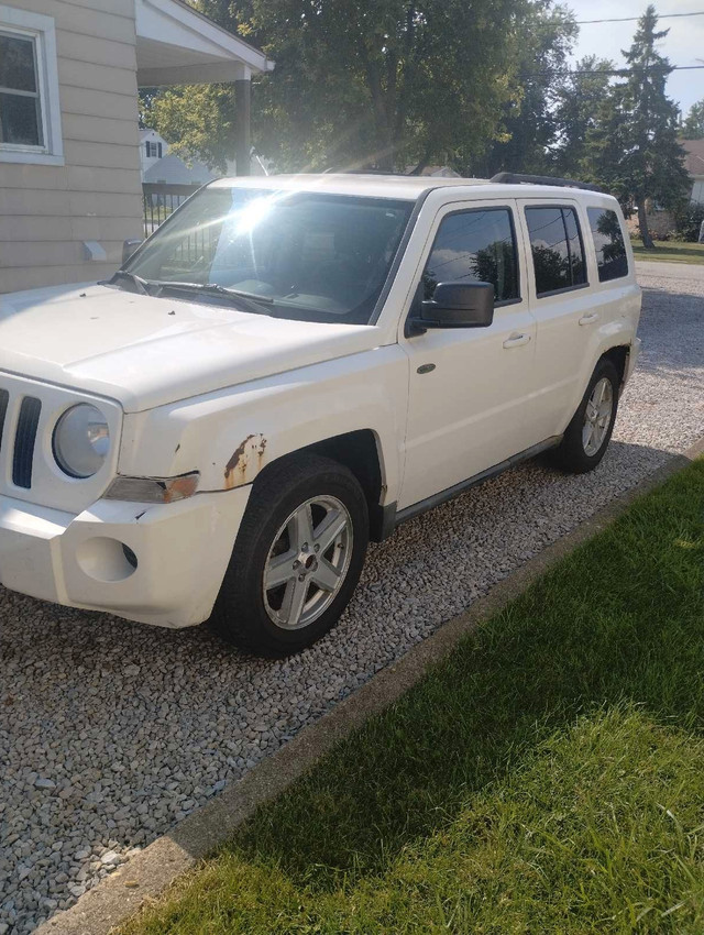 2010 jeep patriot in Cars & Trucks in Windsor Region - Image 2