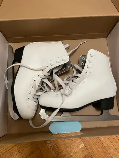 Figure Ice Skates -Size 3, View more