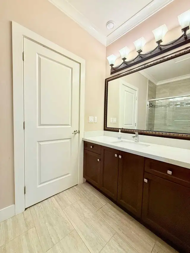 private spacious Fully furnished room with private washroom  in Room Rentals & Roommates in Delta/Surrey/Langley - Image 7