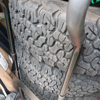 bf goodrich lt265 / 65r17 Lightly used with or without tire dolly.