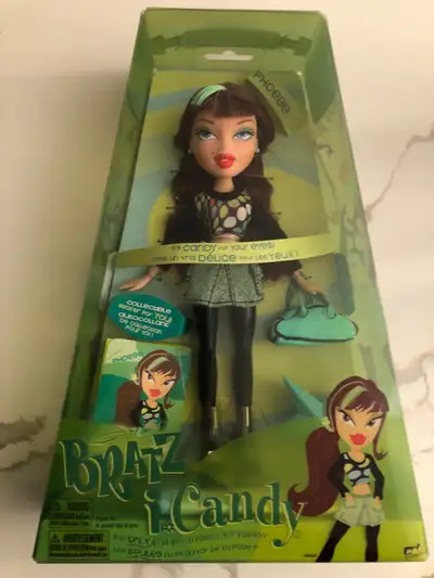 This Bratz i Candy Phoebe Doll is ready to sweeten up any collection with her unique fashion sense a...