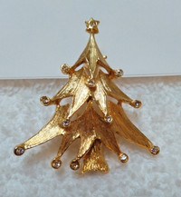 Gold tone Christmas Tree Pin with Crystals