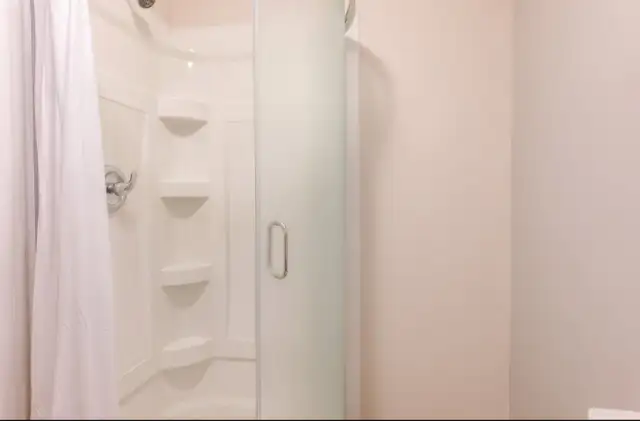 Room on rent in Room Rentals & Roommates in Peterborough - Image 10